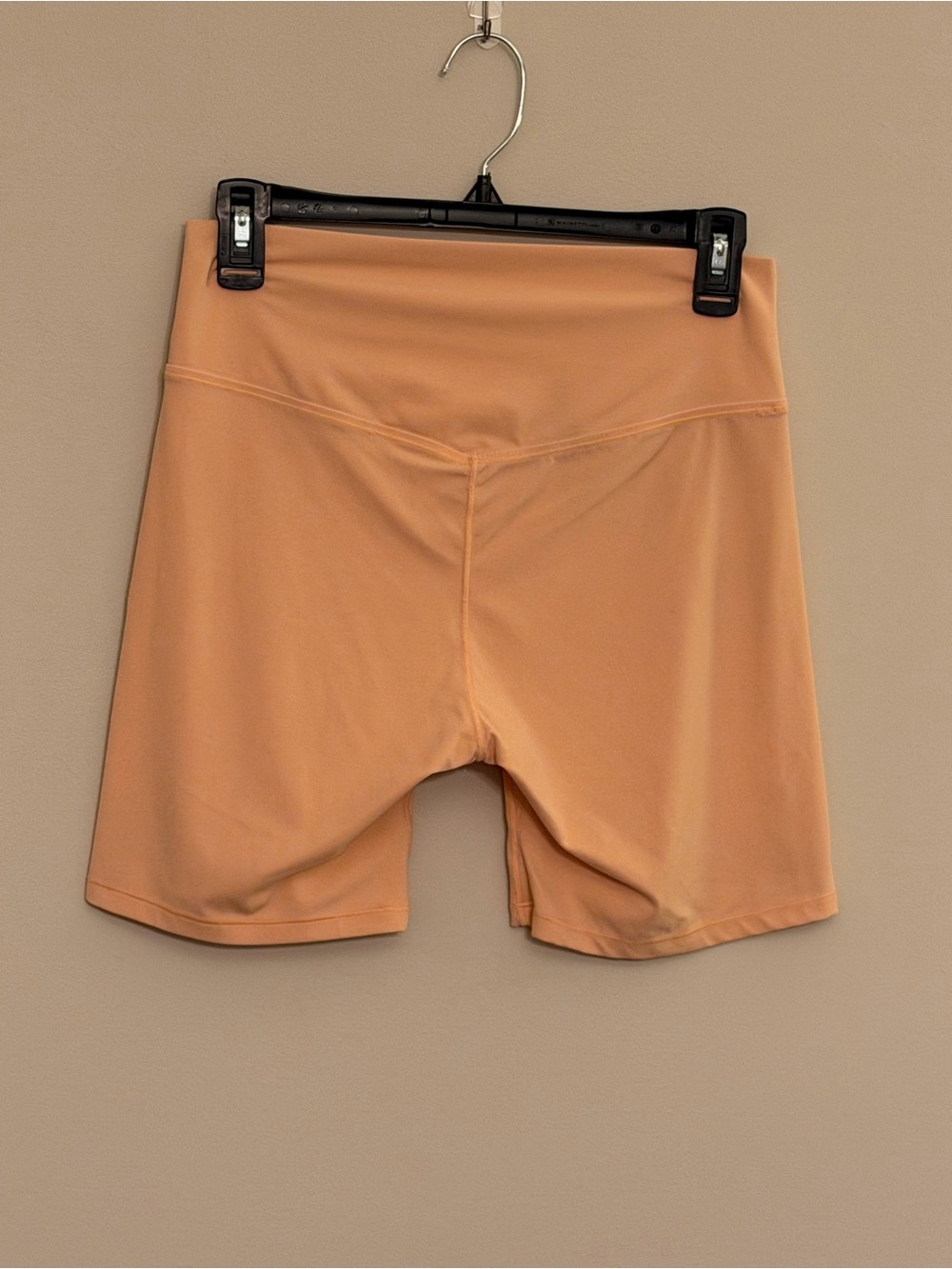 Vuori All the Form 6” Inseam Biker Shorts size Large in “bright peach” - Picture 2 of 4